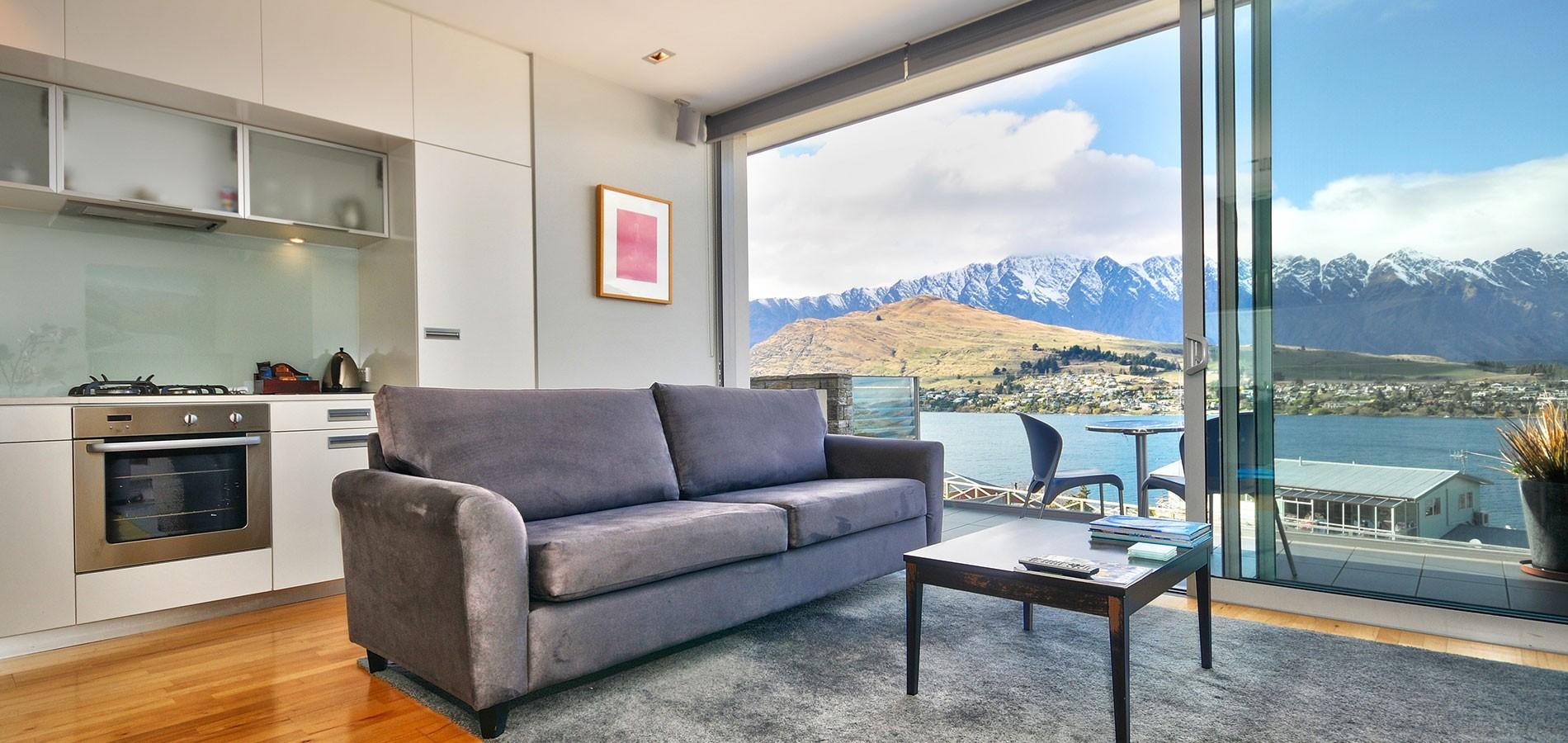 Swiss-Belsuites Pounamu Queenstown Exterior photo A sofa