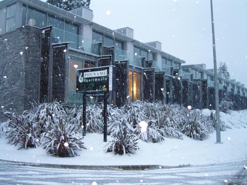 Swiss-Belsuites Pounamu Queenstown Exterior photo The station entrance in winter