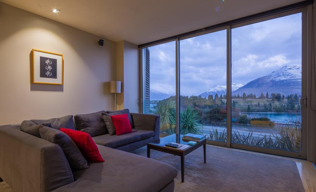 Swiss-Belsuites Pounamu Queenstown Exterior photo A living room in a modern house