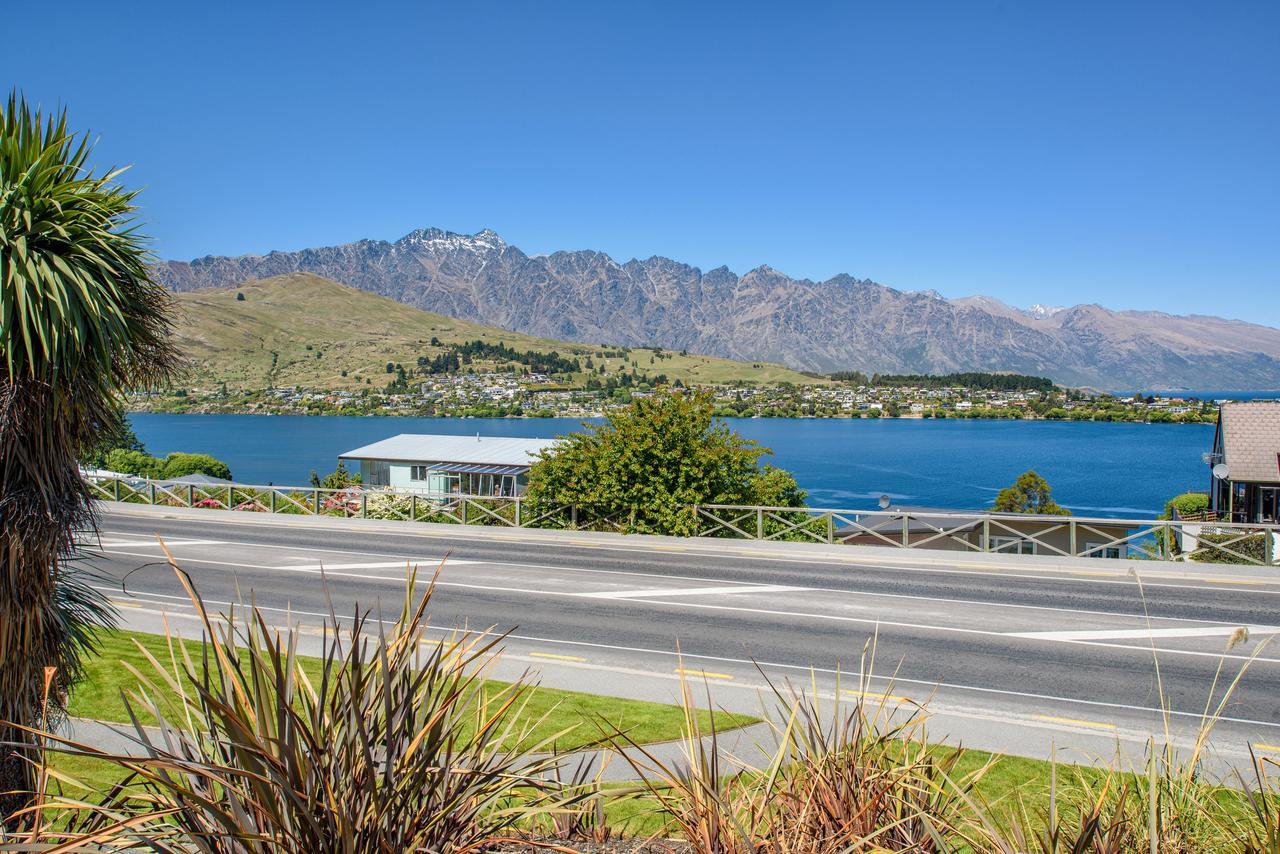 Swiss-Belsuites Pounamu Queenstown Exterior photo View of the Remarkables from Queenstown