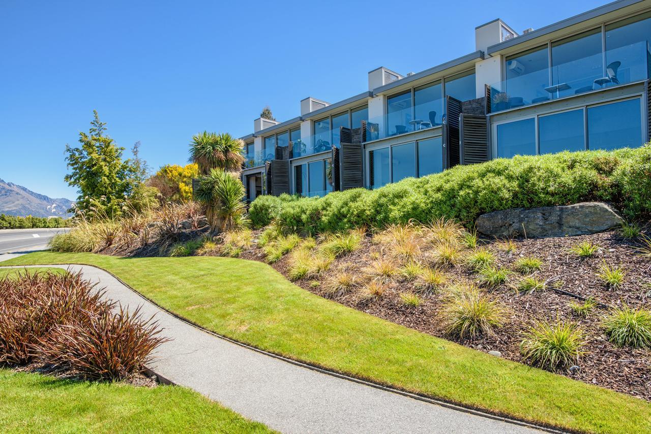 Swiss-Belsuites Pounamu Queenstown Exterior photo The Jack's Point clubhouse