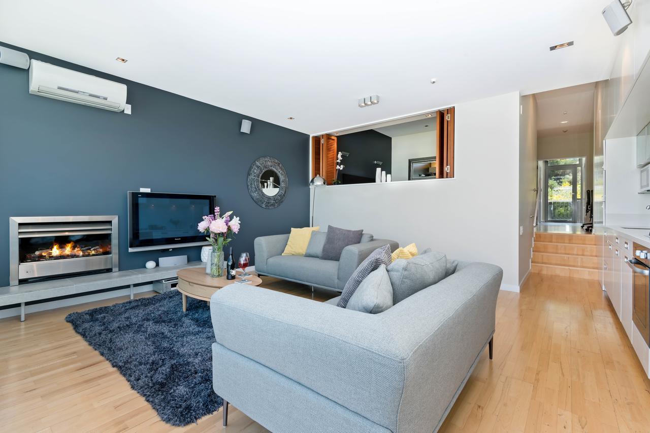 Swiss-Belsuites Pounamu Queenstown Exterior photo A living room in a house