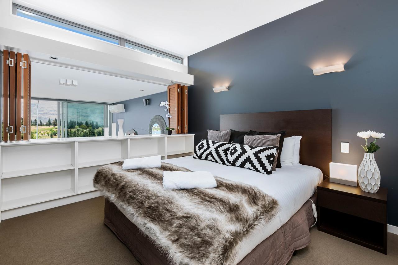 Swiss-Belsuites Pounamu Queenstown Exterior photo A bedroom at the Falls Creek Hotel
