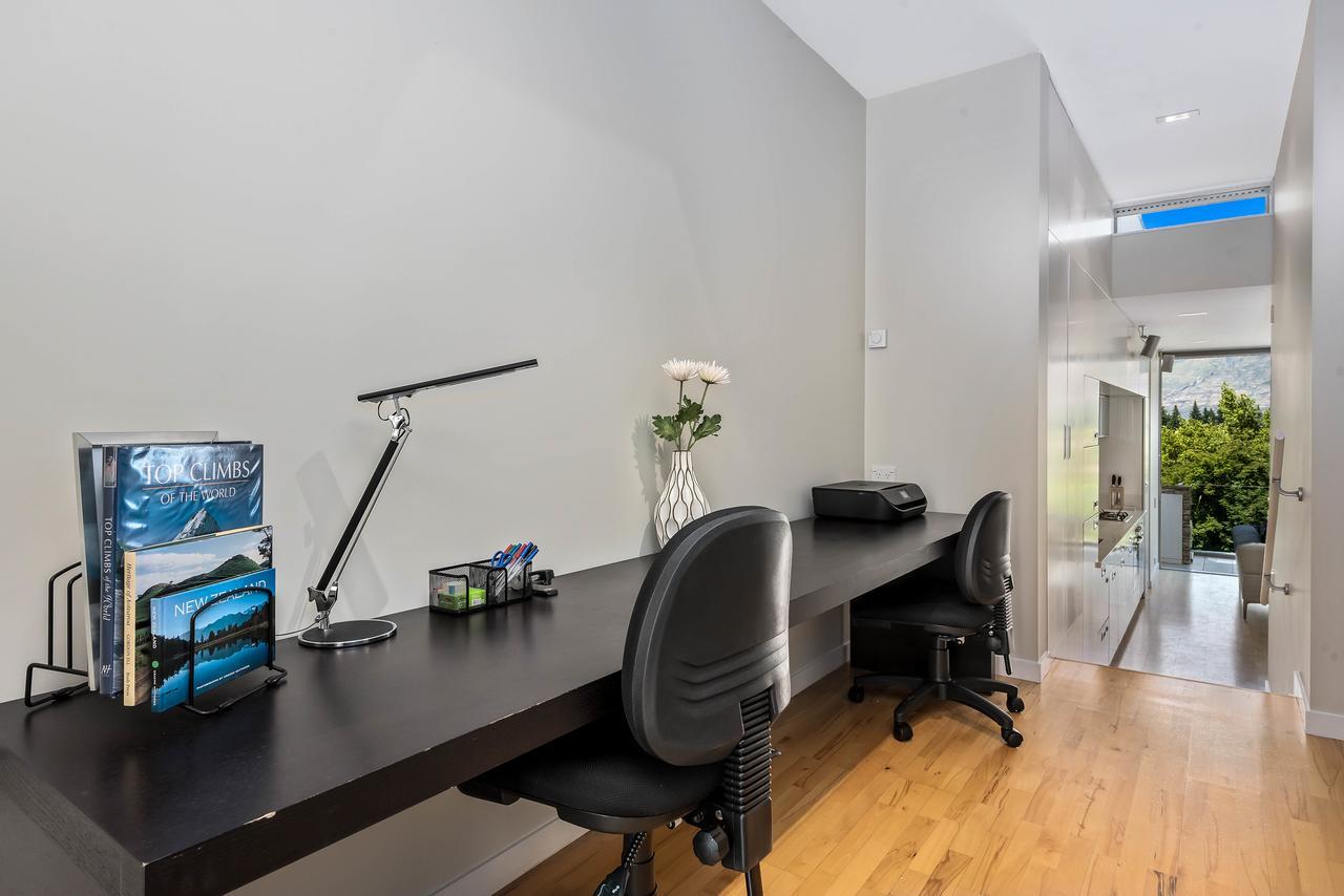 Swiss-Belsuites Pounamu Queenstown Exterior photo Office
