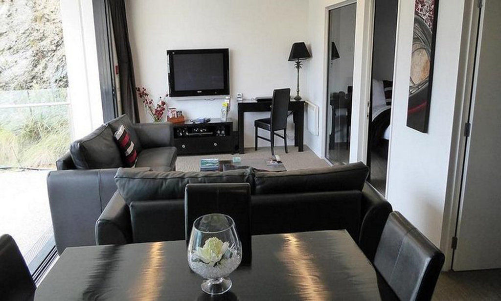 Swiss-Belsuites Pounamu Queenstown Exterior photo A living room in a serviced apartment in Auckland, New Zealand